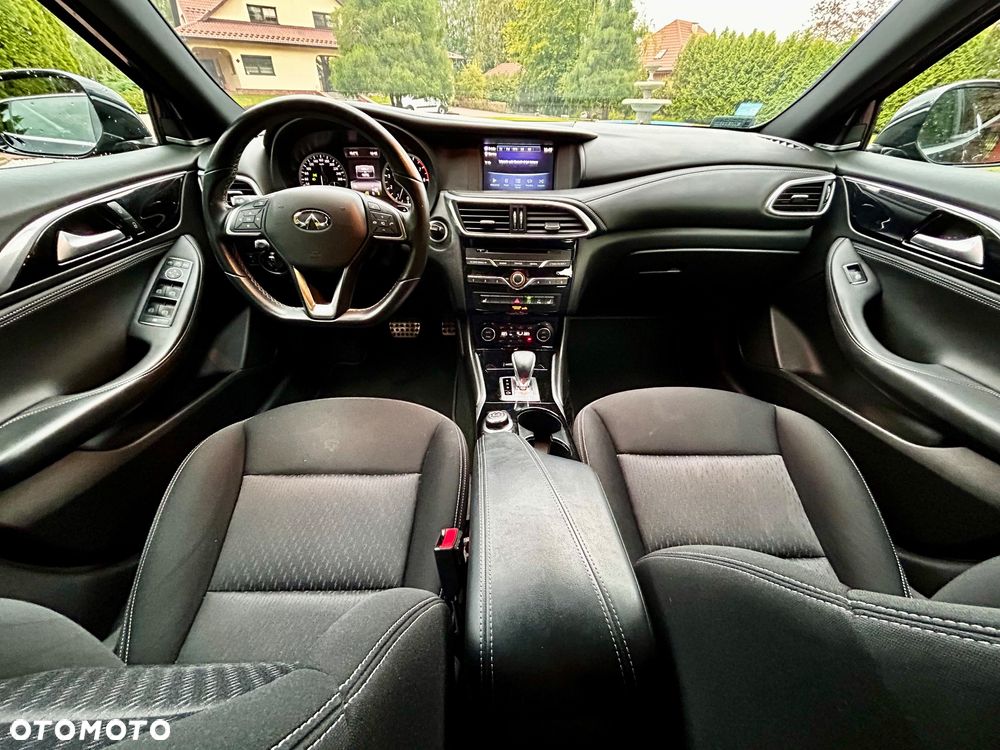 Infiniti Q30 1.6t Sport 7DCT - 10