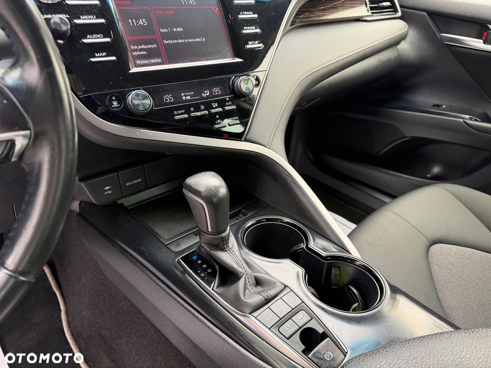 Toyota Camry 2.5 Hybrid Comfort CVT - 26