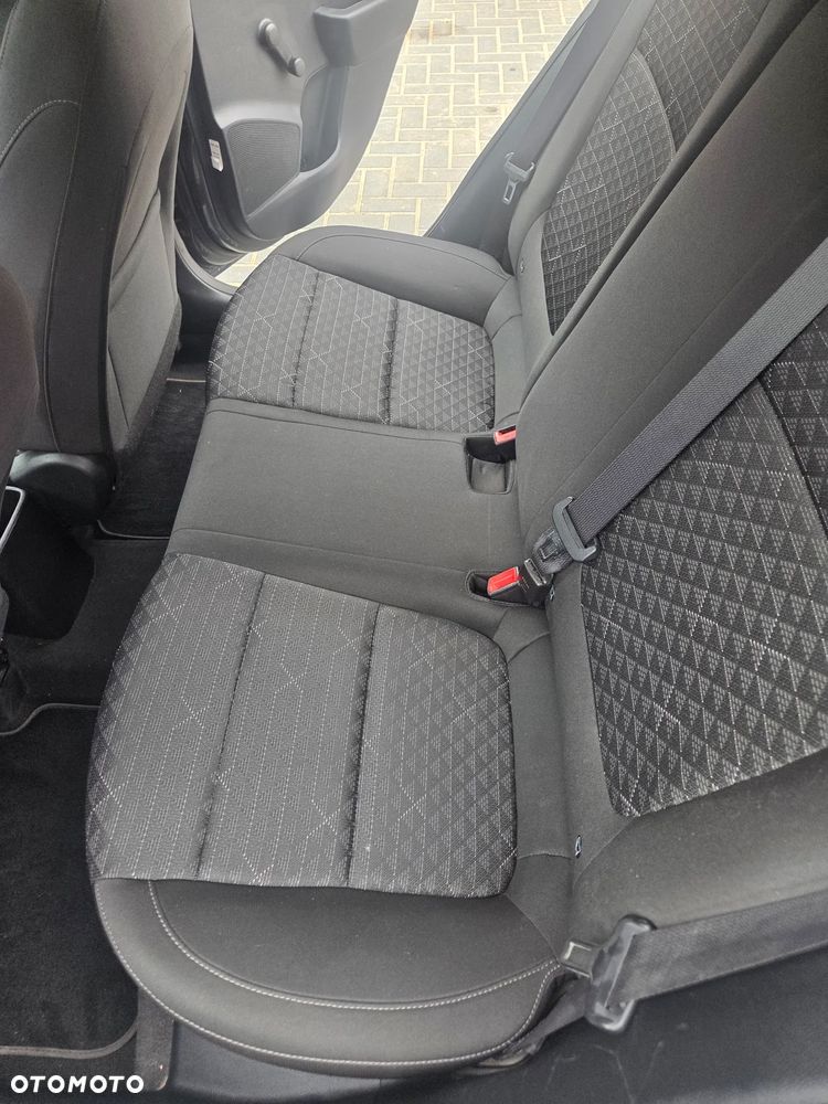 Kia Rio - 8