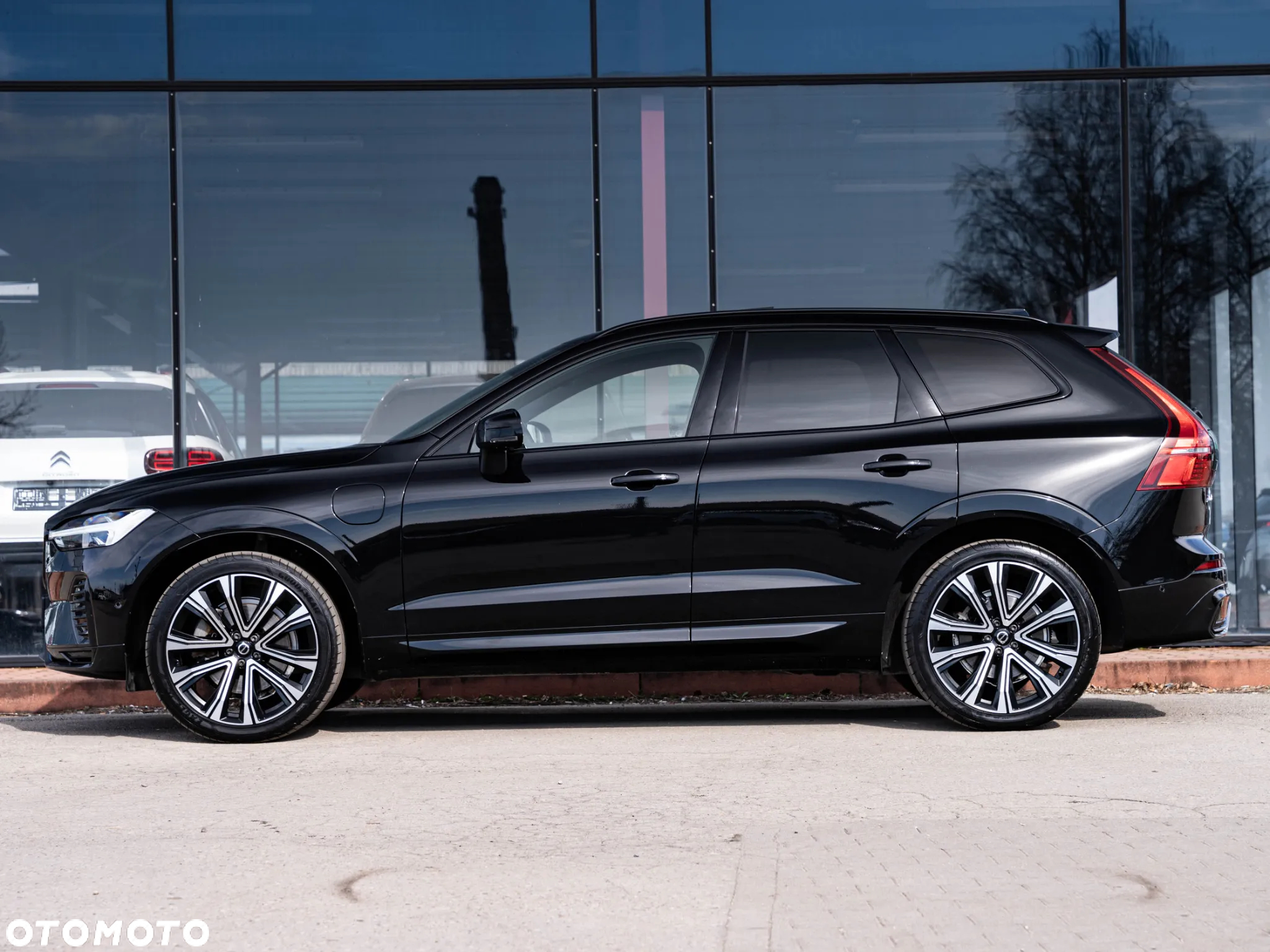 Volvo XC 60 T8 AWD Plug-in Hybrid Ultra Dark - 18