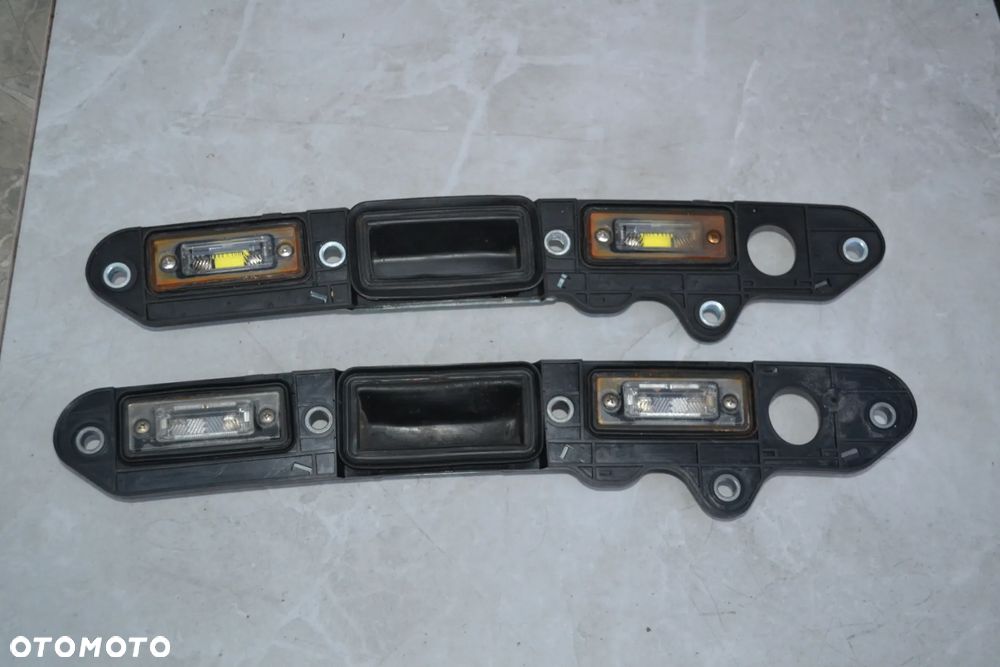 VW JETTA V TOURAN PASSAT B6 GOLF V PLUS KLAMKA KLAPY BAGAŻNIKA LAMPKI TABLICY REJESTRACYJNEJ MIKROSTYK 1T0827574L 1T0827574J - 1