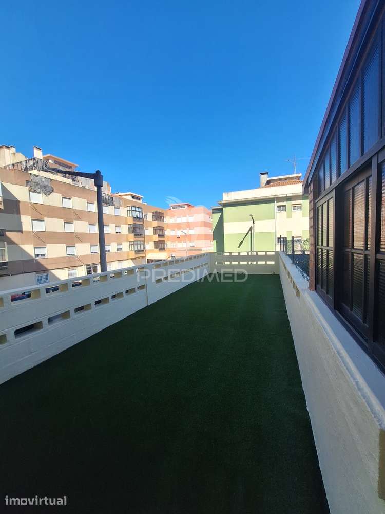 T3 com Suíte e Dois Terraços | 1.º Andar com Elevador | Massamá - Grande imagem: 2/17
