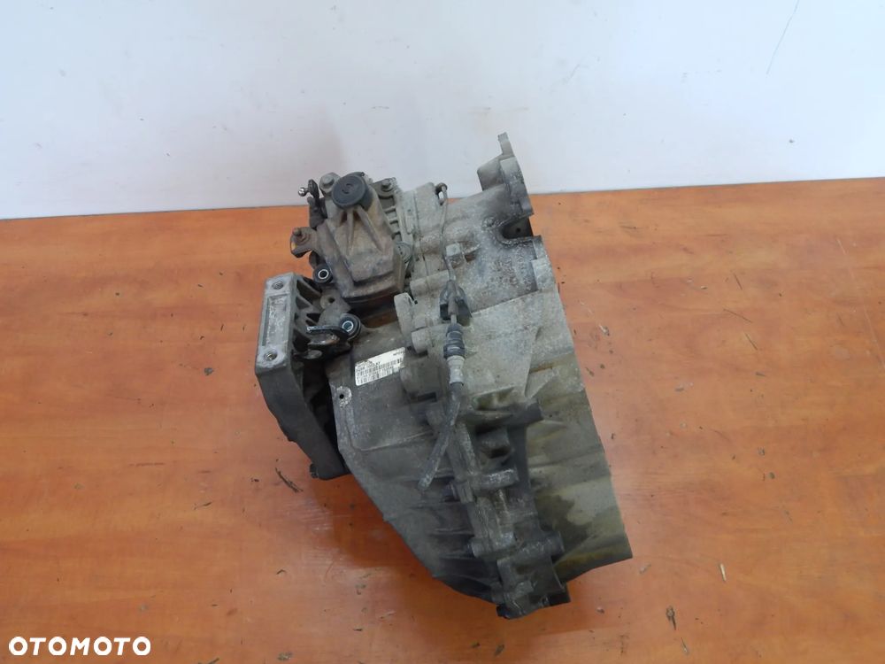 Skrzynia biegów 2.5 T benzyna  VOLVO v50 s40 s80 c30 v70 03-15  Łuków części - 9