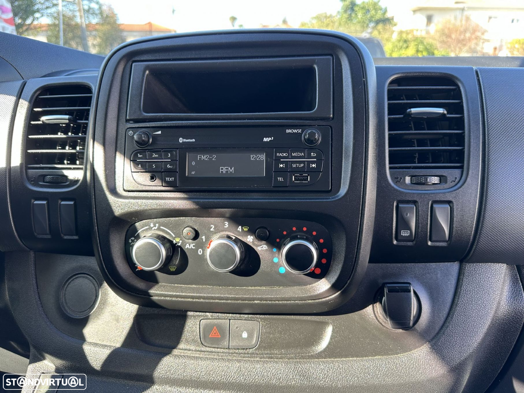 Renault Trafic 2.0dCi 120cv L1H1 Iva Dedutivel - 11