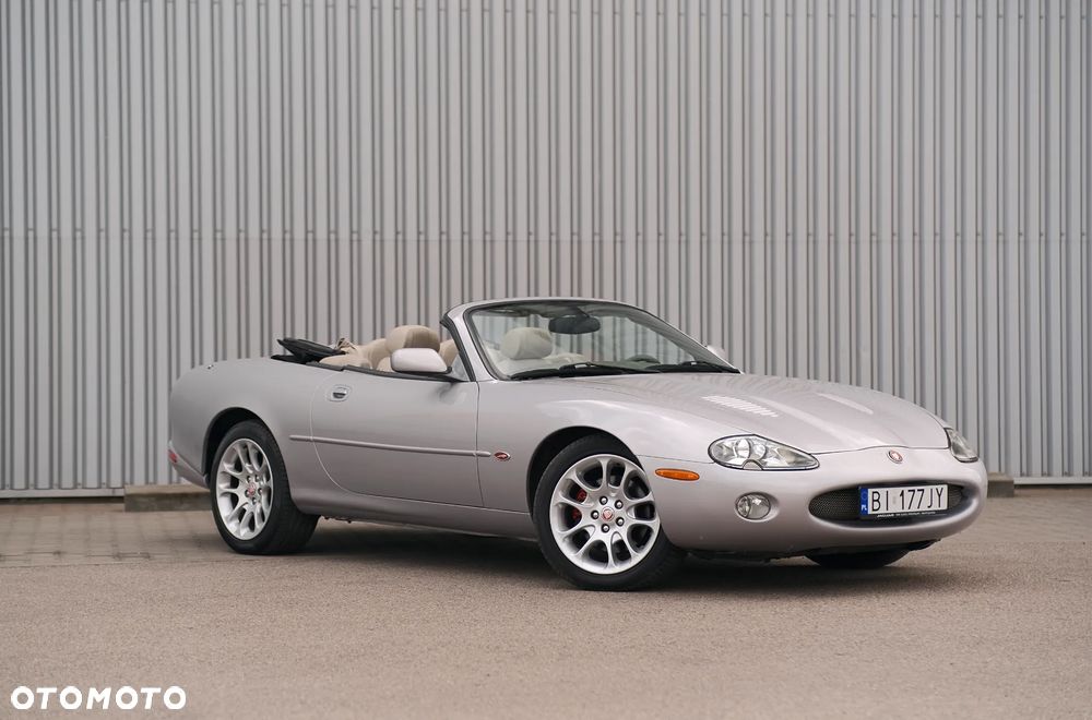 Jaguar XK8 - 22
