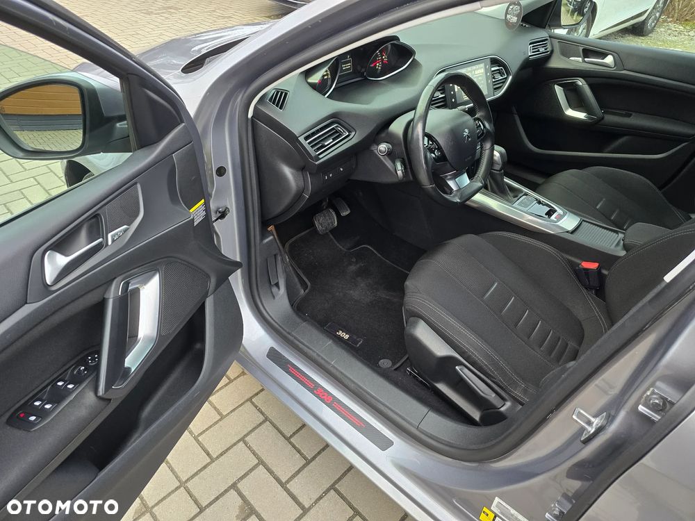 Peugeot 308 - 8