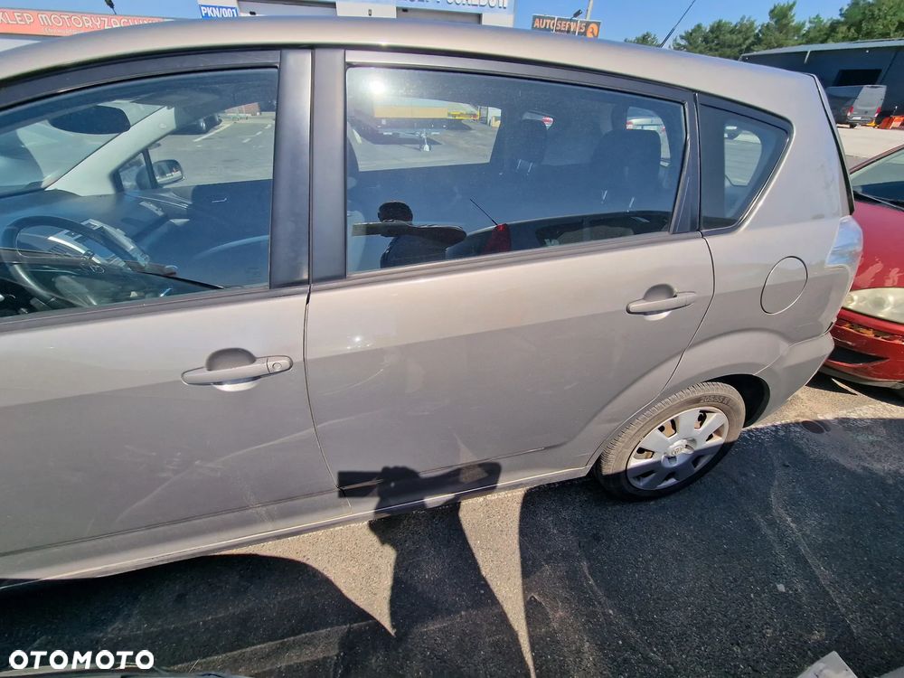 TOYOTA COROLLA VERSO - 5