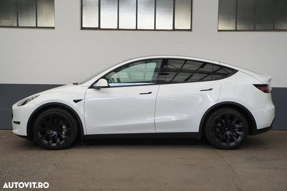 Tesla Model Y Long Range Dual Motor AWD - 2