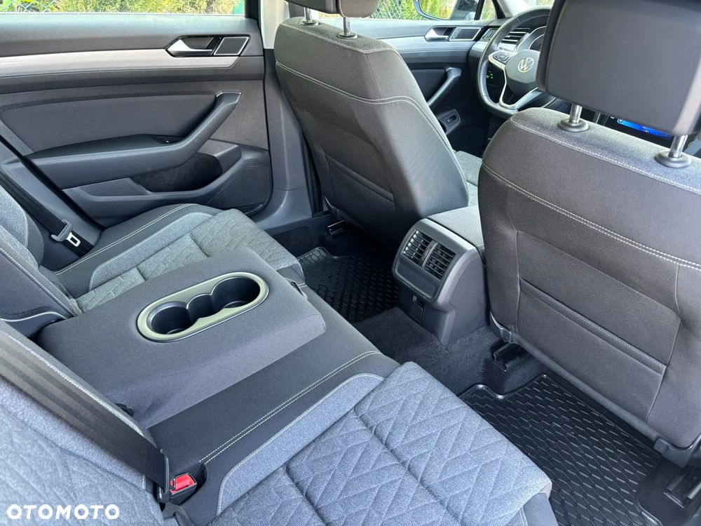 Volkswagen Passat - 12