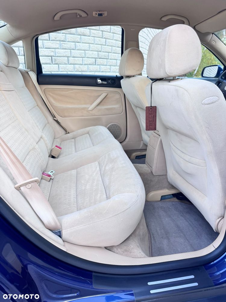 Volkswagen Passat - 16