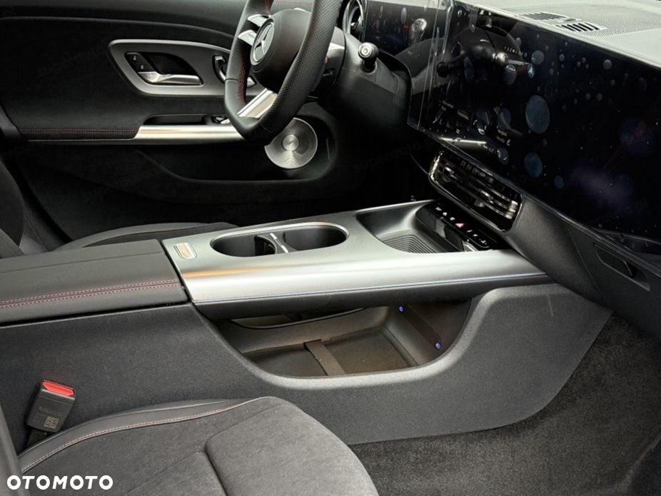 Mercedes-Benz CLA 200 mHEV 8G-DCT - 12