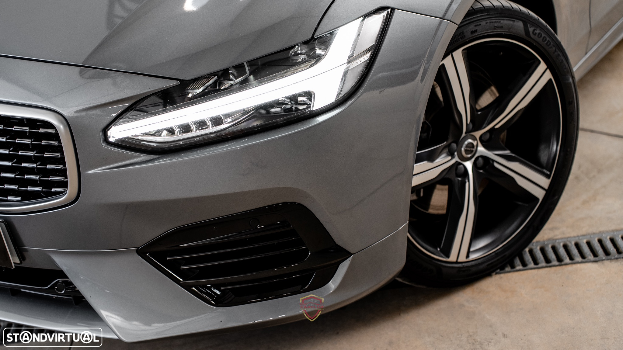 Volvo S90 2.0 T8 R-Design AWD Geartronic - 4