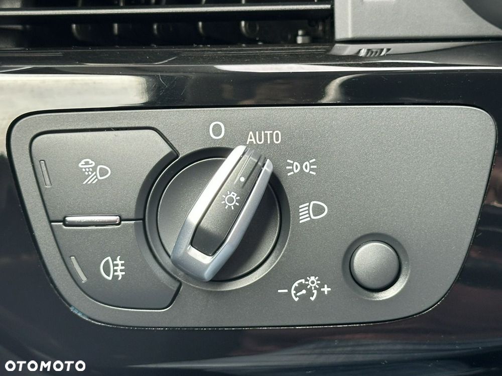 Audi A4 Avant 40 TFSI S tronic S line - 31
