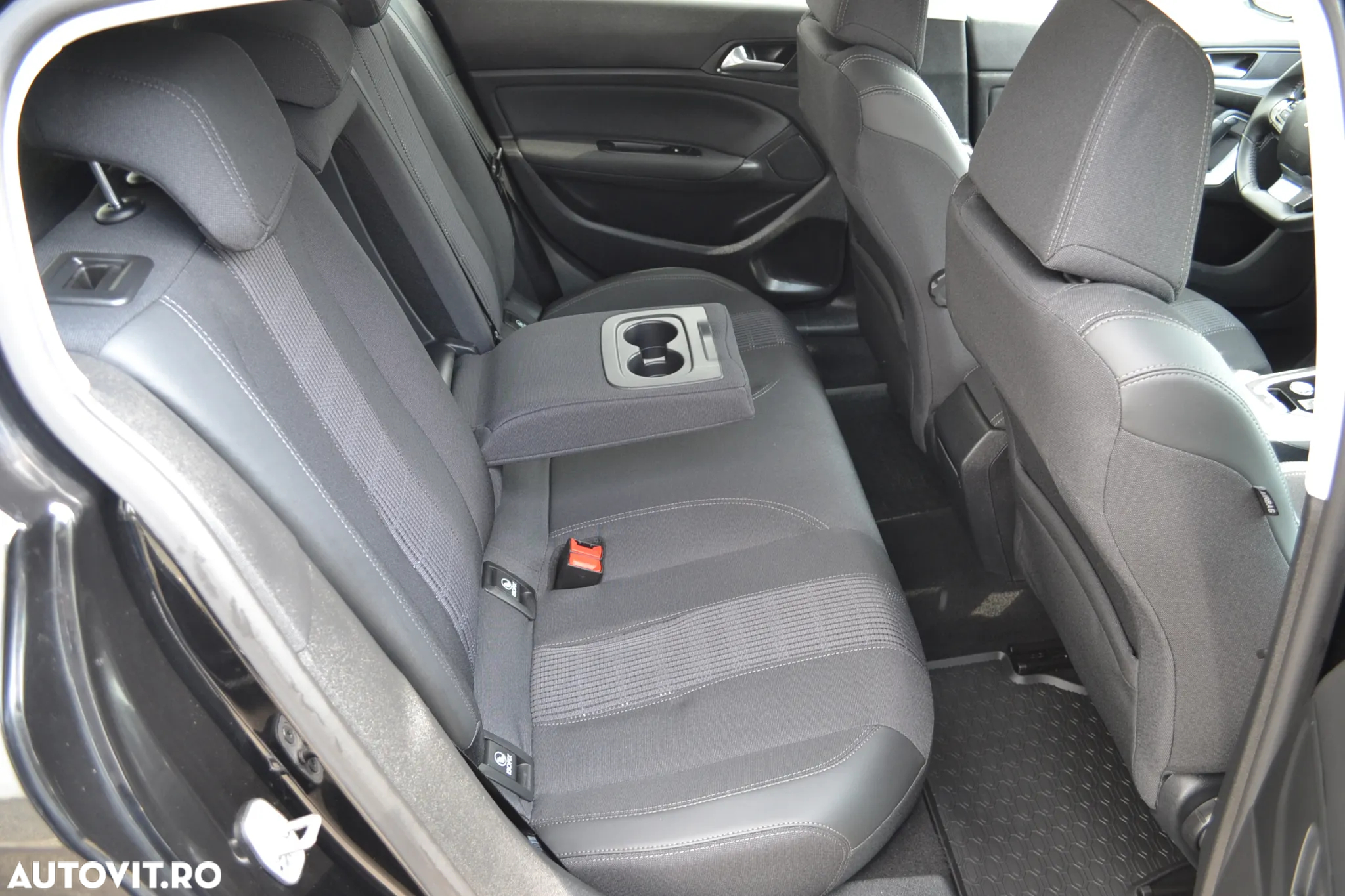 Peugeot 308 PureTech 130 EAT8 Allure - 33