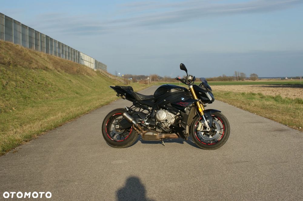 BMW S - 1