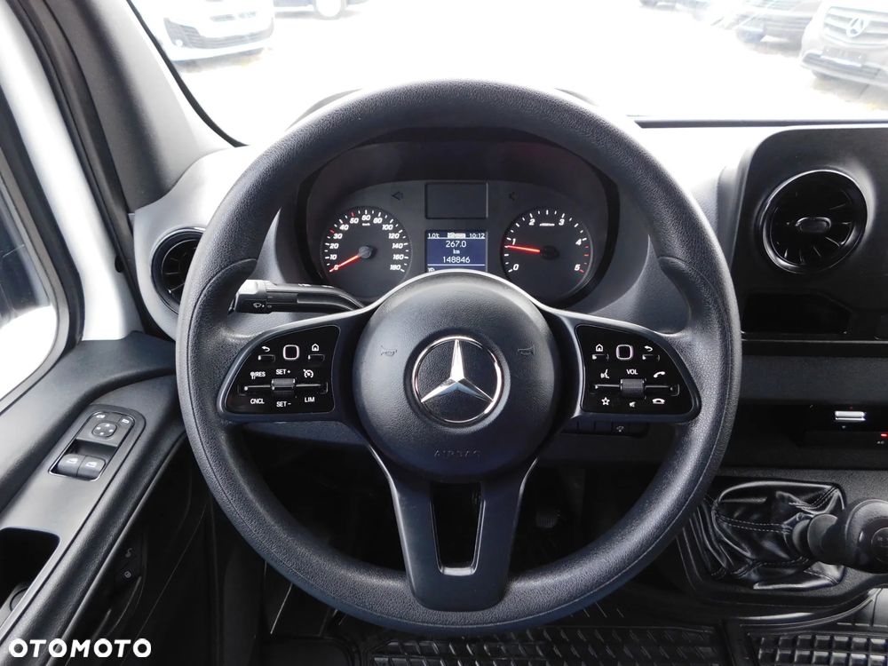 Mercedes-Benz Sprinter - 12