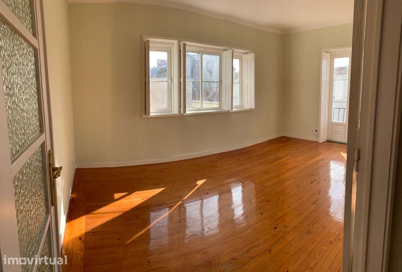 Apartamento T3 à piscina da Constituição e metro Carolina Michaelis - Grande imagem: 3/39