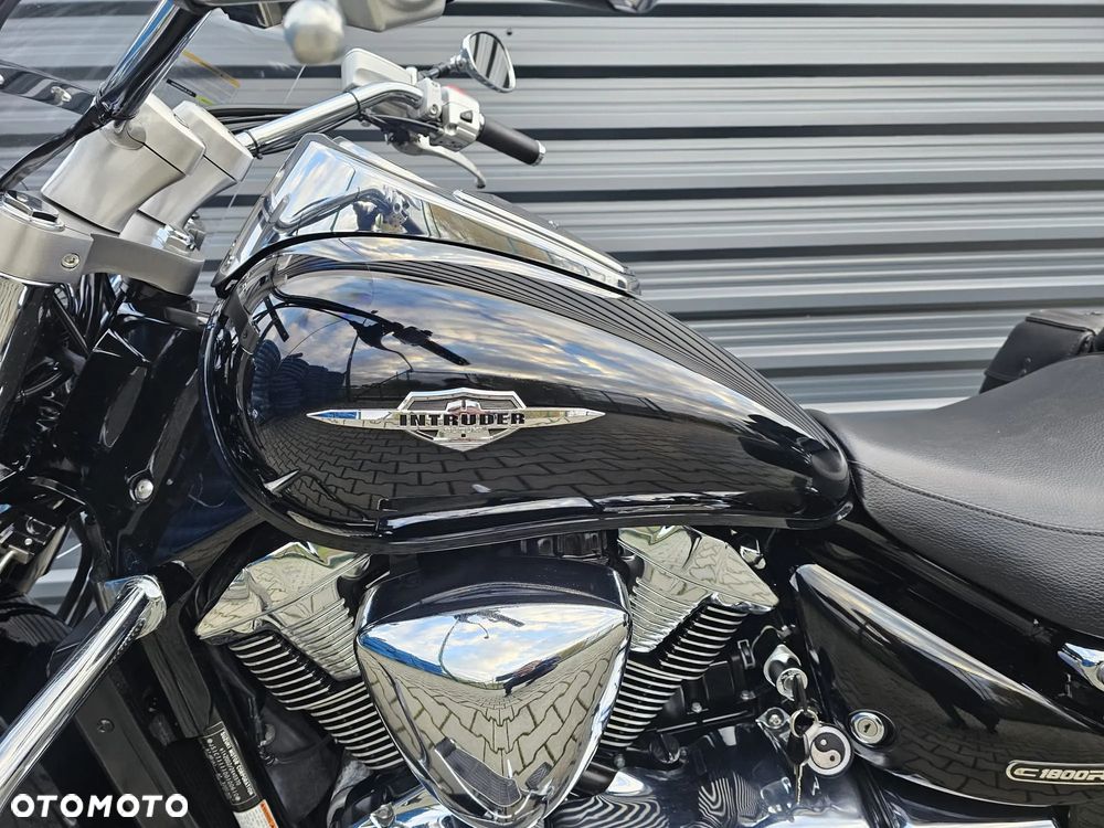 Suzuki Intruder - 24