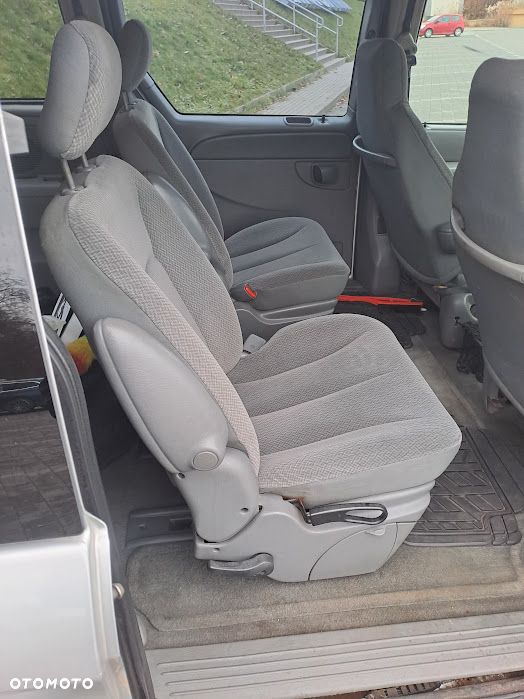 Dodge Caravan - 15