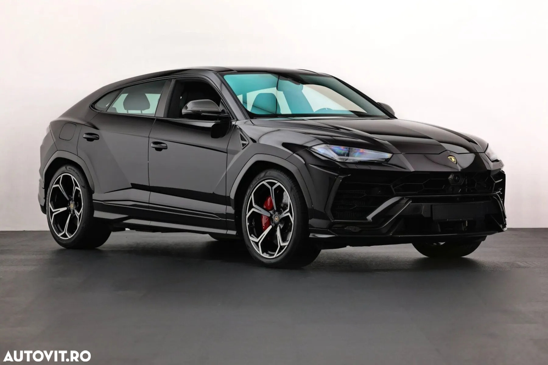 Lamborghini URUS Standard - 2