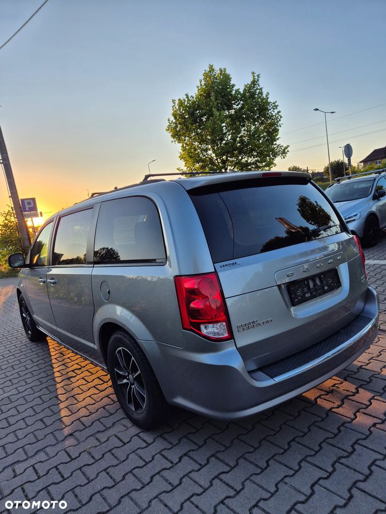 Dodge Grand Caravan - 8