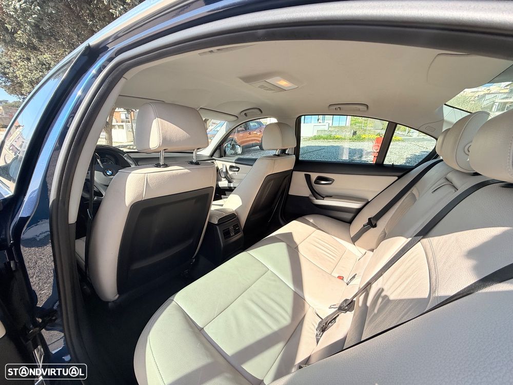 BMW 320 d Line Sport - 13