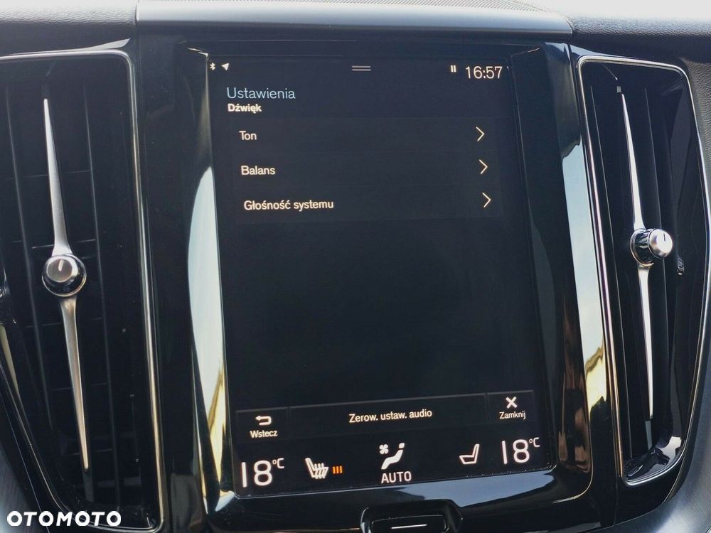 Volvo XC 60 T4 Momentum Pro - 22