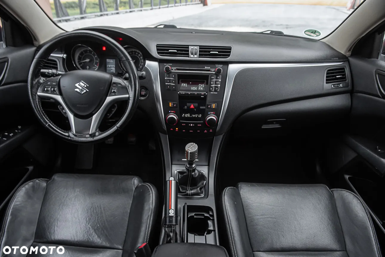 Suzuki Kizashi 2.4 Sport - 22