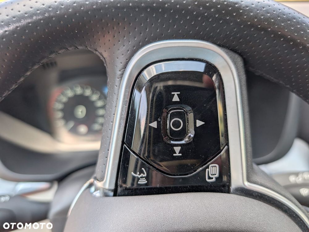 Volvo XC 60 T5 GPF AWD Momentum - 19