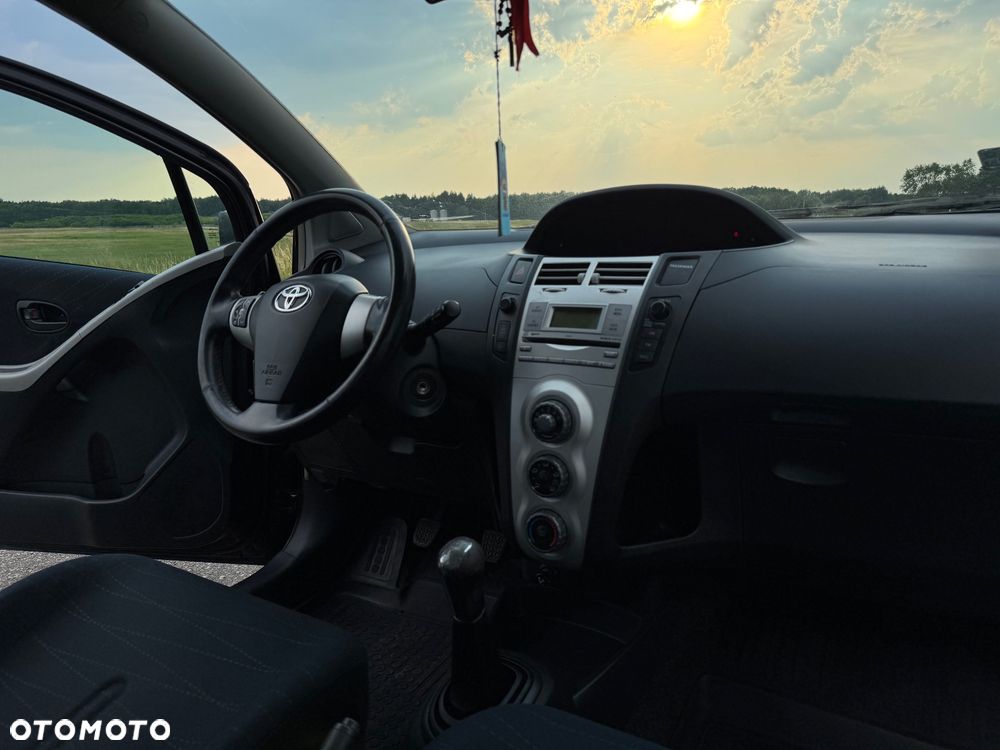 Toyota Yaris - 12