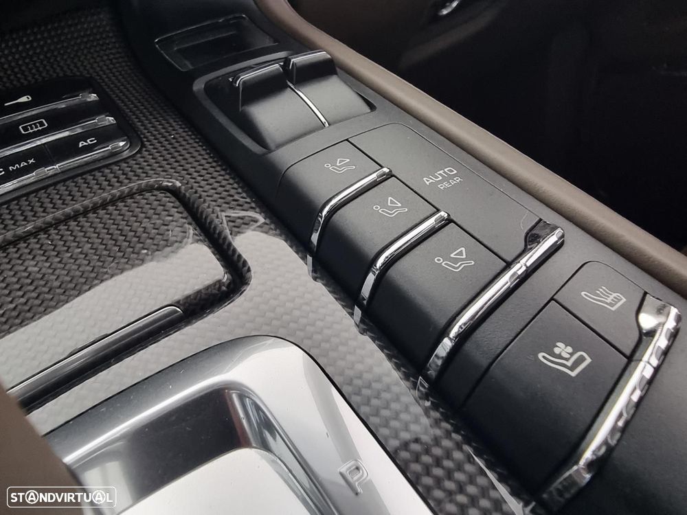 Porsche Cayenne Turbo - 38