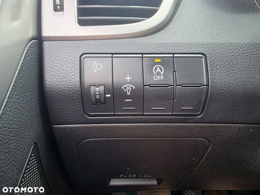 Hyundai i30 1.6 D Classic + - 12