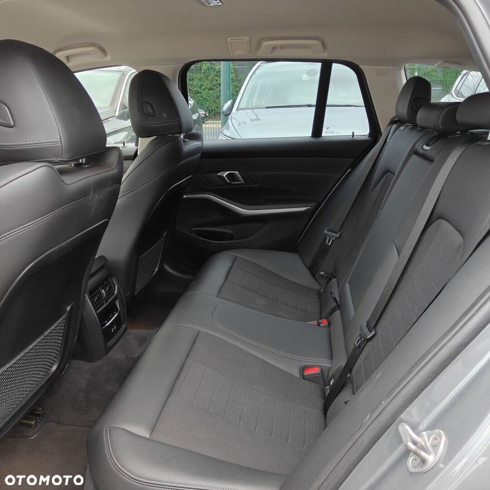 BMW Seria 3 320d xDrive mHEV - 9