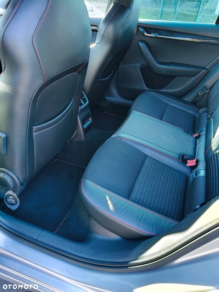 Skoda Octavia 2.0 TDI DSG RS - 9