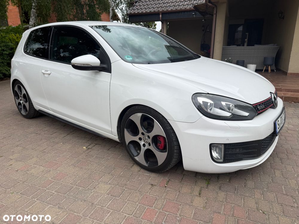 Volkswagen Golf 2.0 GTI adidas - 12