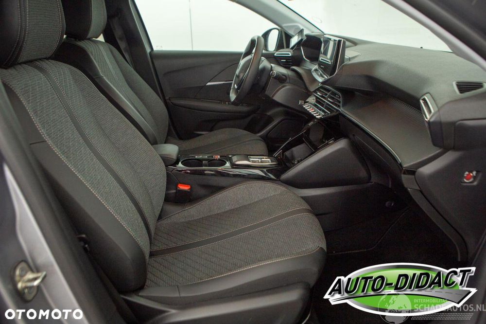 Peugeot 208 Elektromotor 136 Allure Pack - 21