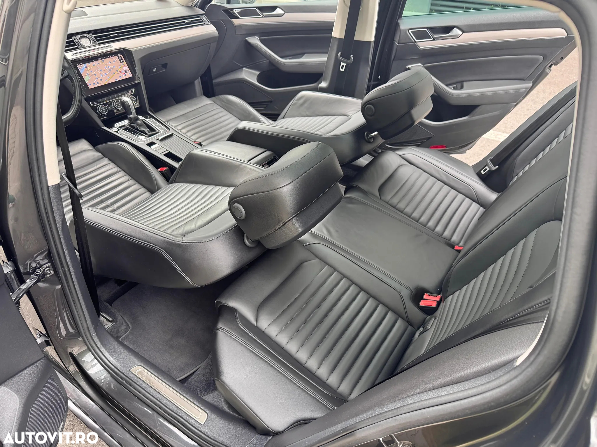 Volkswagen Passat Variant 2.0 TDI SCR DSG BlueMotion Highline - 24