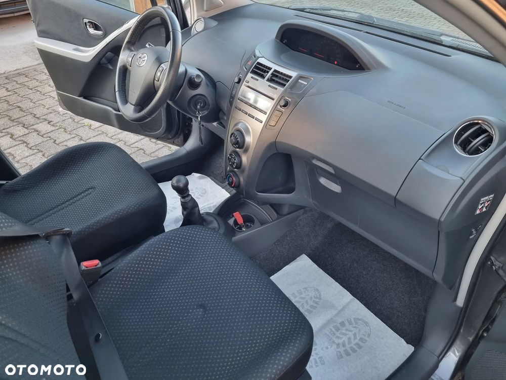 Toyota Yaris - 12