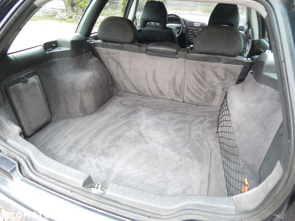 Volvo V40 2.0 Elegance - 16