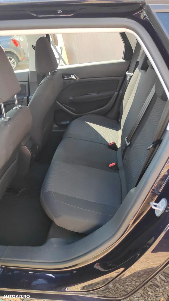 Peugeot 308 - 8