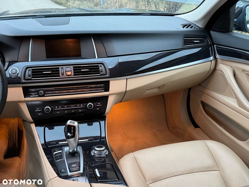 BMW Seria 5 520d Efficient Dynamics - 24