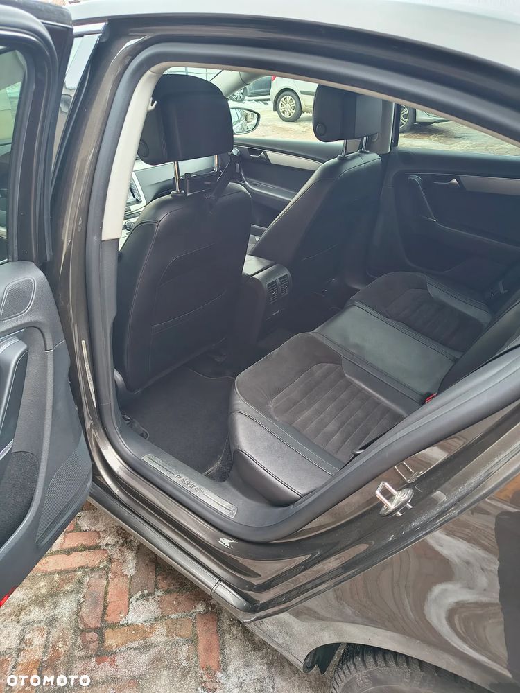 Volkswagen Passat 2.0 TSI Highline - 33