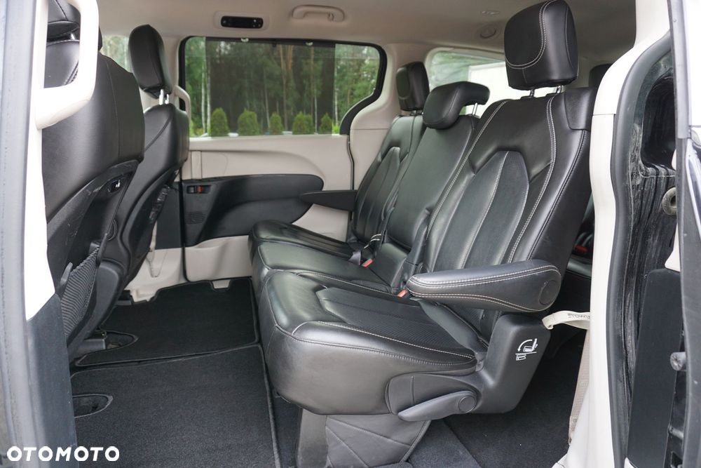 Chrysler Pacifica - 14