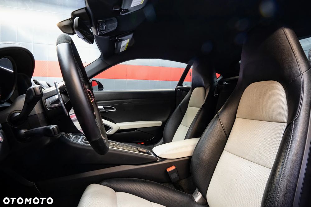 Porsche 718 Cayman - 12