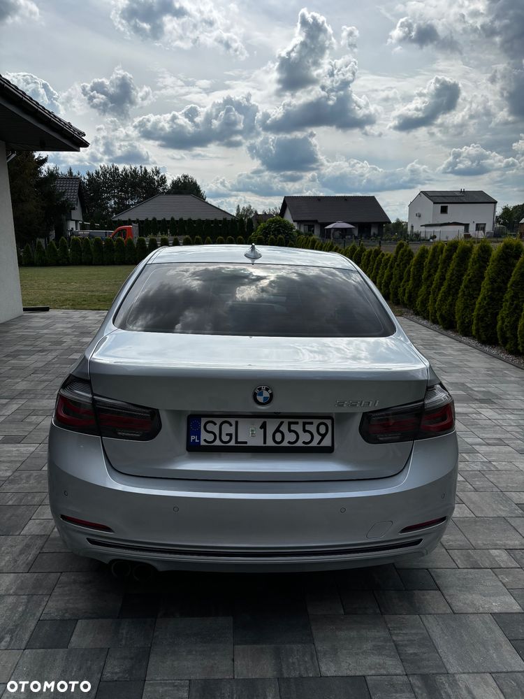 BMW Seria 3 330i Sport Line - 9