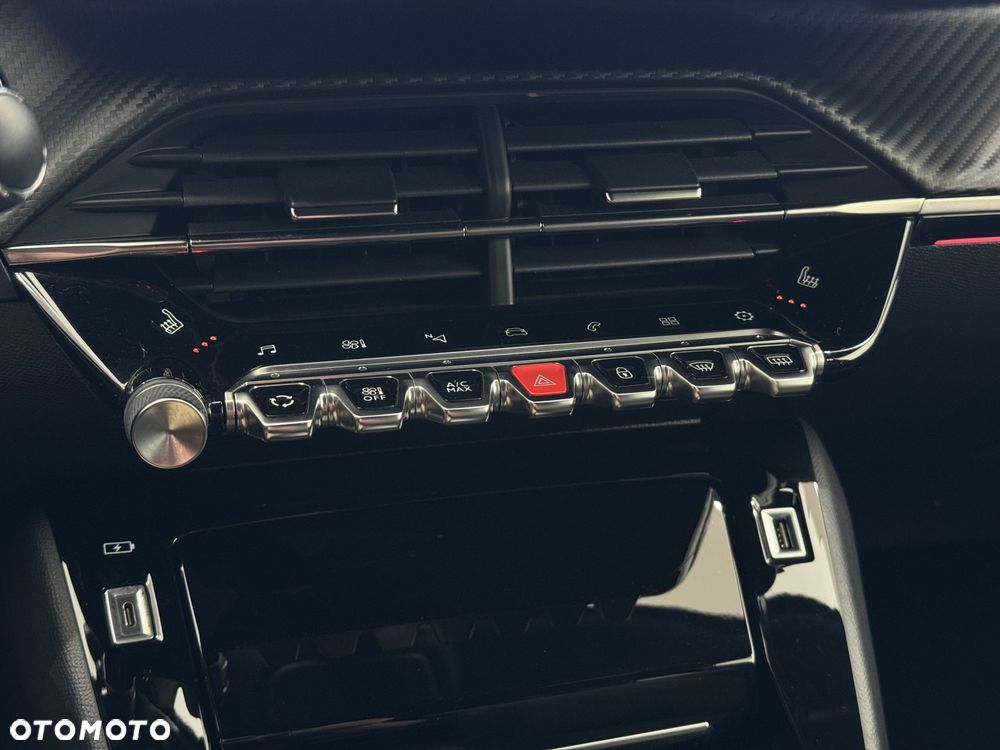 Peugeot 208 - 25