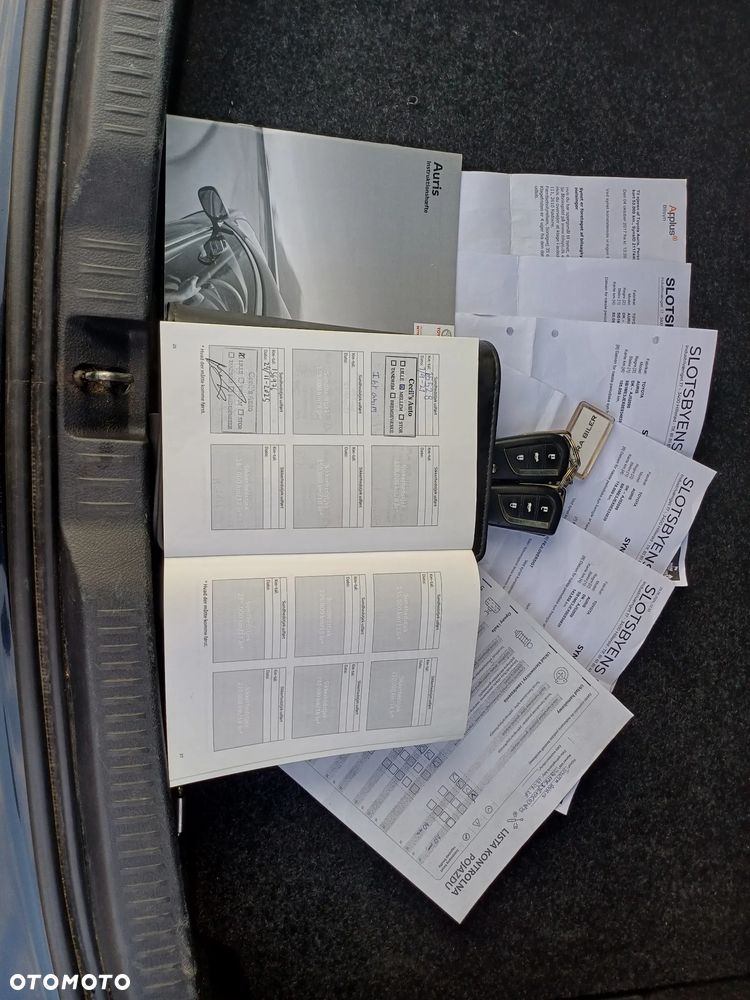 Toyota Auris 1.6 Premium - 38
