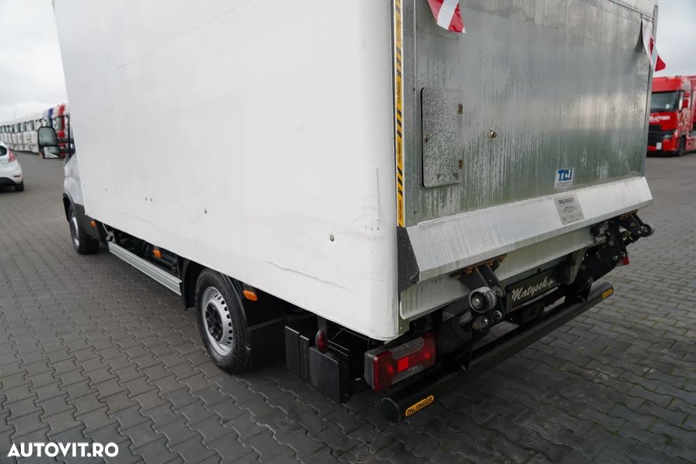 Iveco DAILY 35-NP / GNC / CONTAINER / MANUAL / PALFINGER LIFT - 750 KG / 2020 - 11