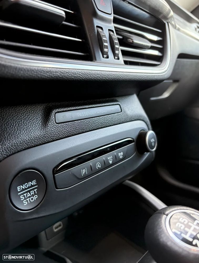 Ford Focus SW 1.0 EcoBoost Hybrid TITANIUM DESIGN - 11