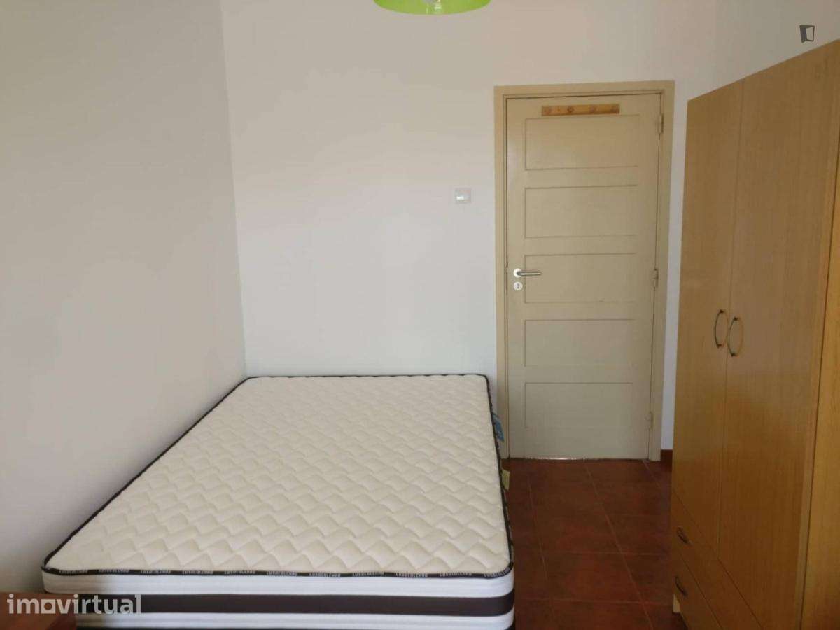 Quarto - localizado em Montes Claros Coimbra - Grande imagem: 3/18